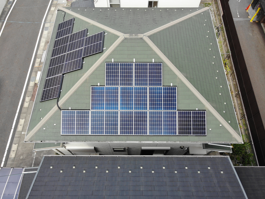 太陽発電と蓄電池の工事 画像