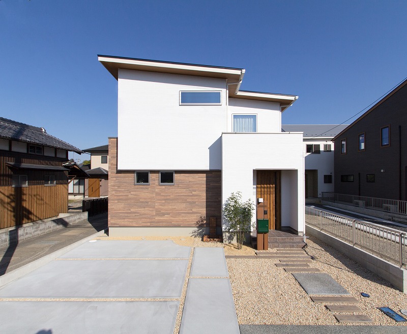 家族の程よい距離感の家 画像