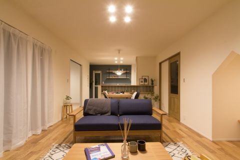 家族の笑顔を階段が繋ぐ家 アイキャッチ画像