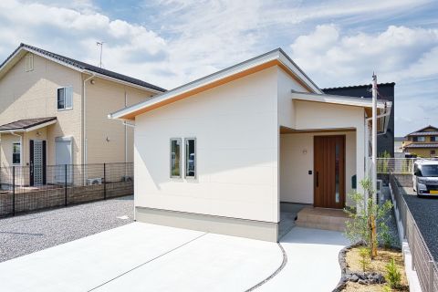 自然の光に包まれる伸びやかな平屋 アイキャッチ画像